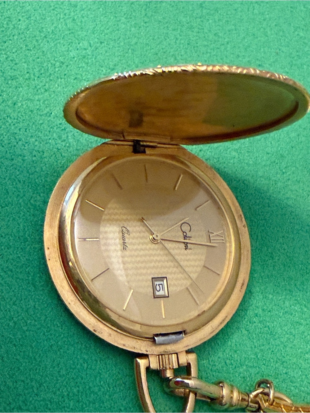 Vintage Colibri Quartz Gold Pocket Watch - Classic Men’s Accessory